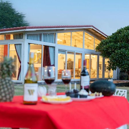 Stayvista At Idyllic Farmhouse - A Glasshouse With Outdoor Pool Gurgaon Exteriör bild