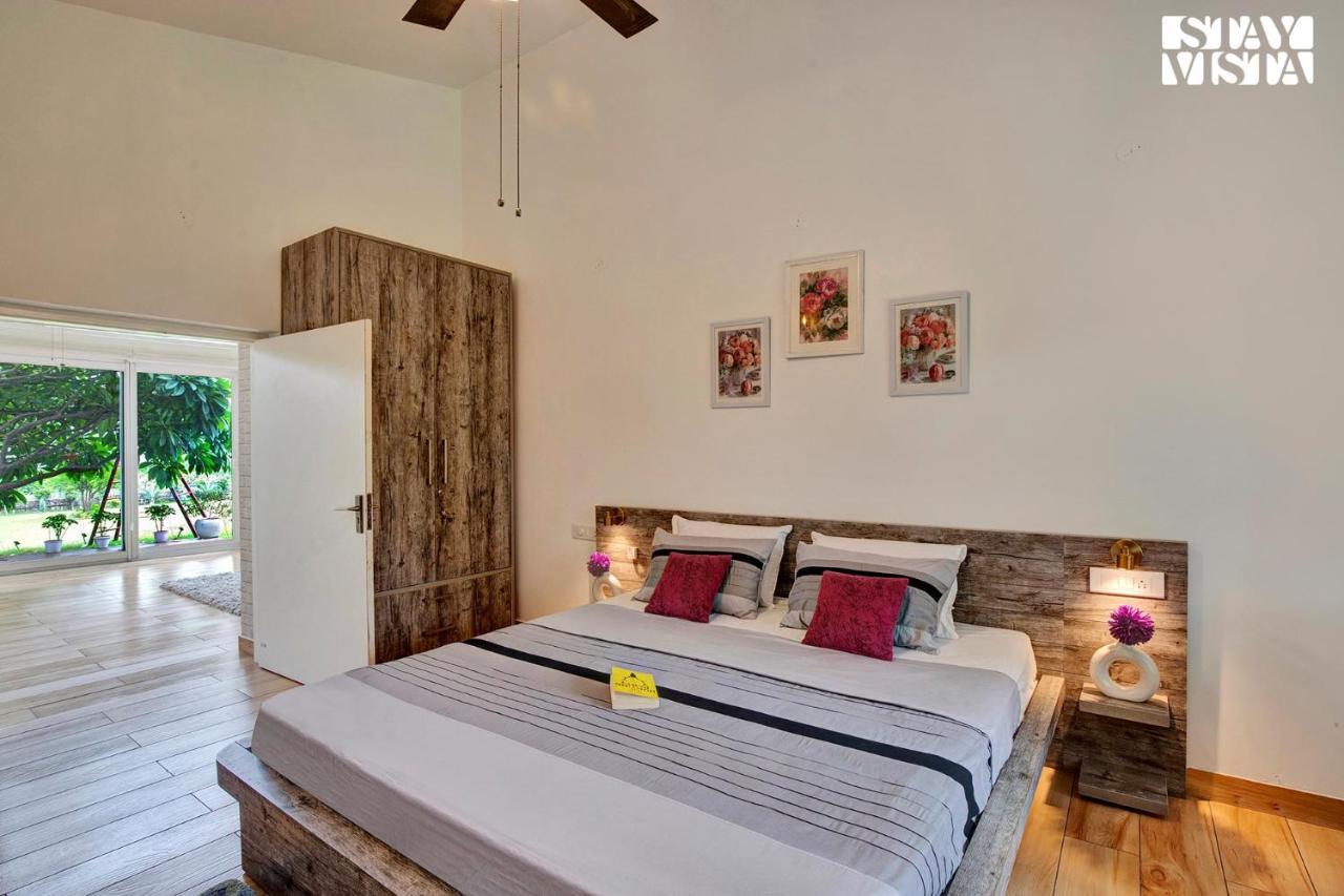 Stayvista At Idyllic Farmhouse - A Glasshouse With Outdoor Pool Gurgaon Exteriör bild