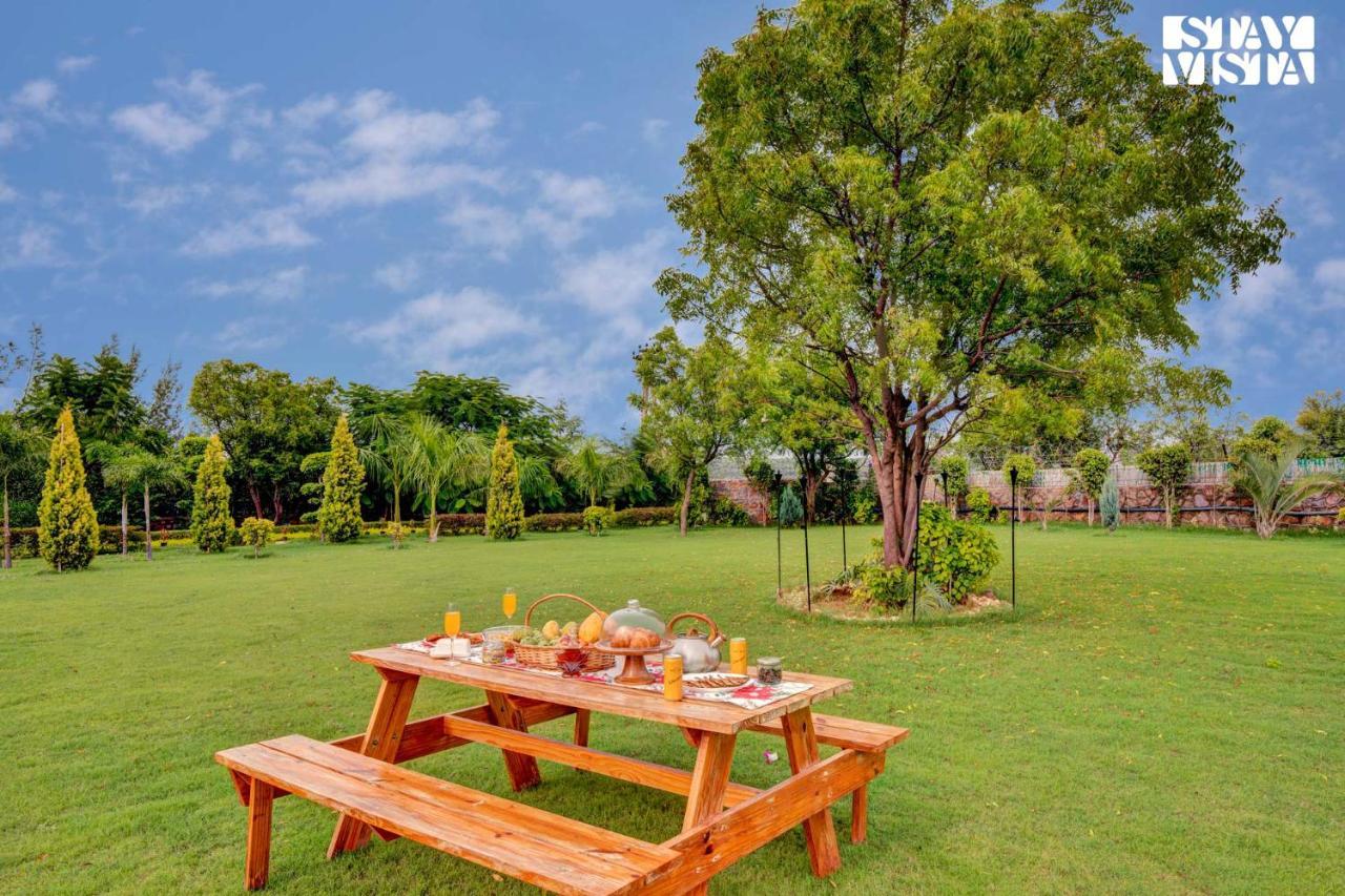 Stayvista At Idyllic Farmhouse - A Glasshouse With Outdoor Pool Gurgaon Exteriör bild