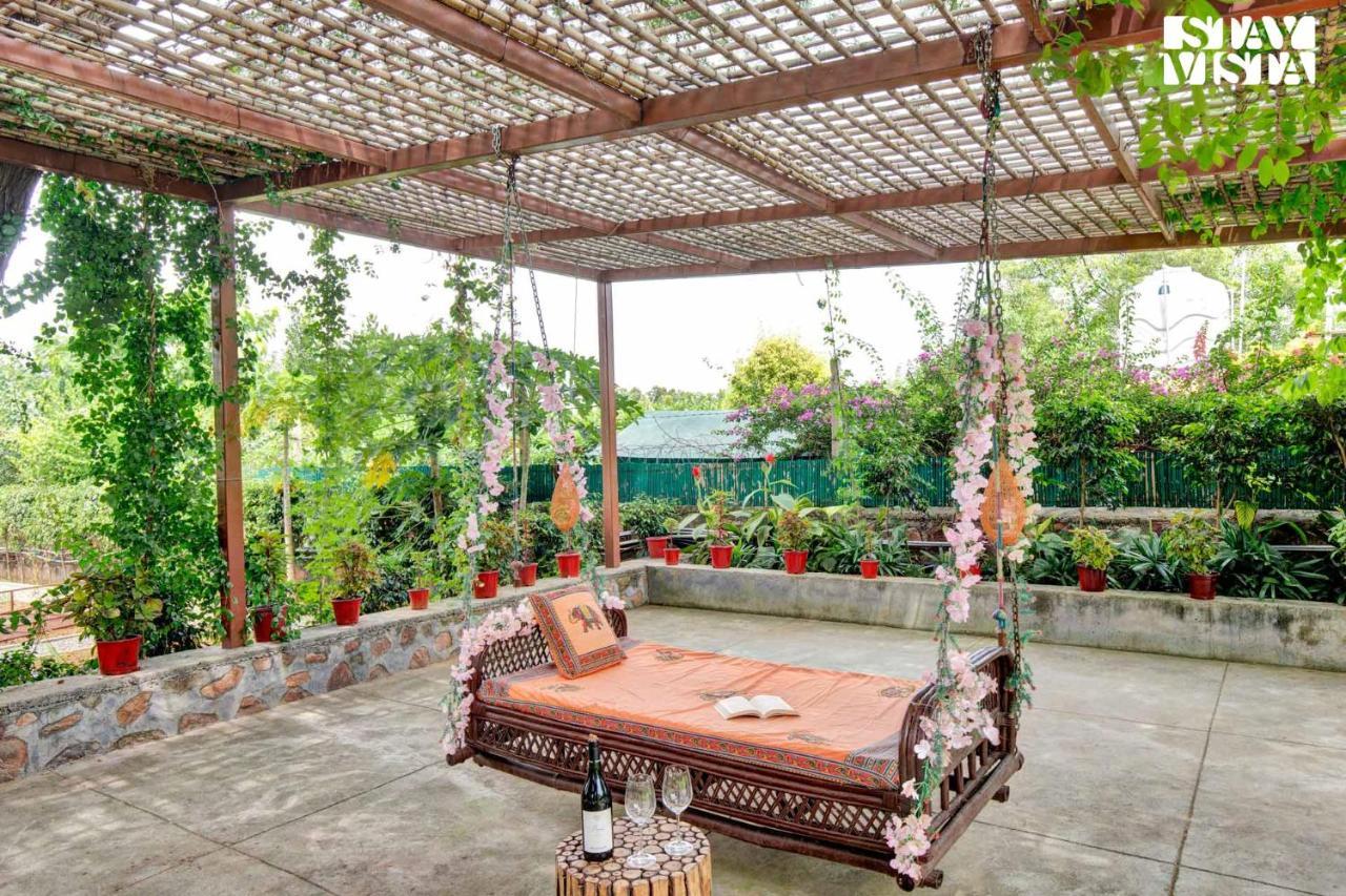 Stayvista At Idyllic Farmhouse - A Glasshouse With Outdoor Pool Gurgaon Exteriör bild