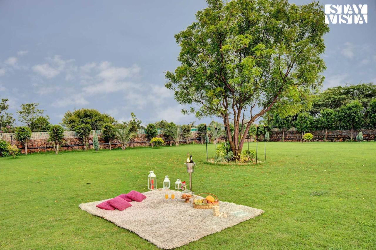 Stayvista At Idyllic Farmhouse - A Glasshouse With Outdoor Pool Gurgaon Exteriör bild
