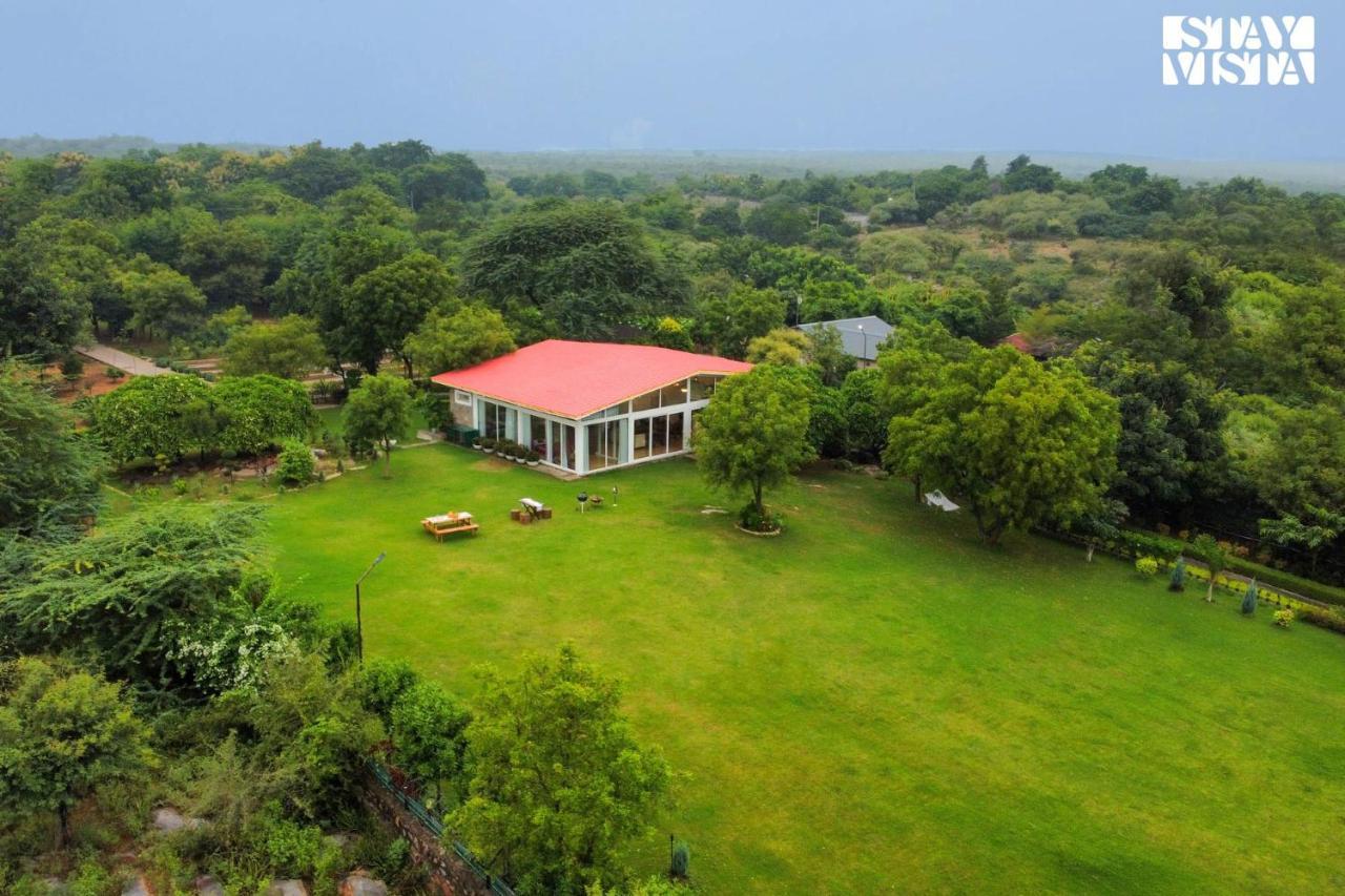 Stayvista At Idyllic Farmhouse - A Glasshouse With Outdoor Pool Gurgaon Exteriör bild