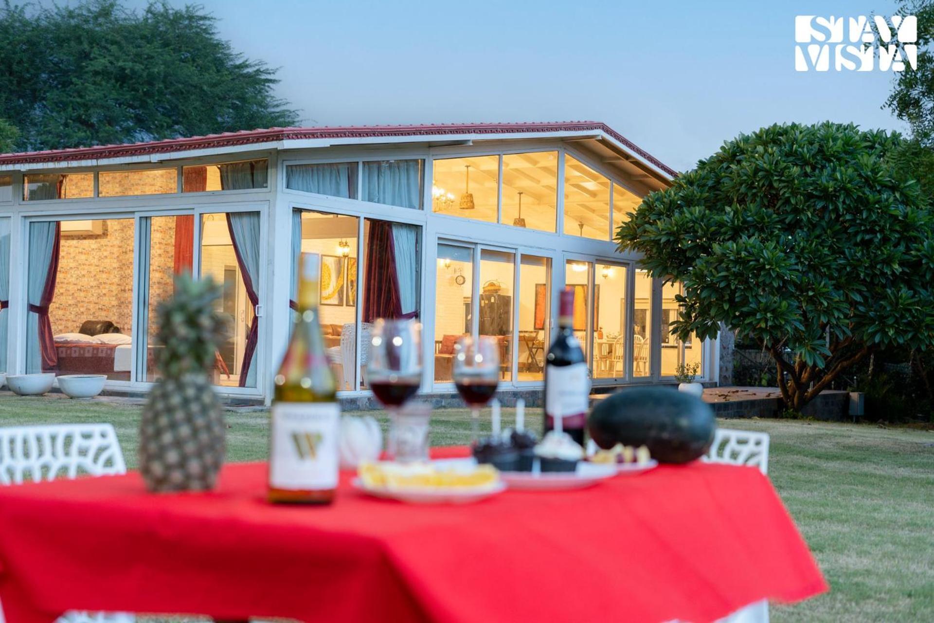 Stayvista At Idyllic Farmhouse - A Glasshouse With Outdoor Pool Gurgaon Exteriör bild