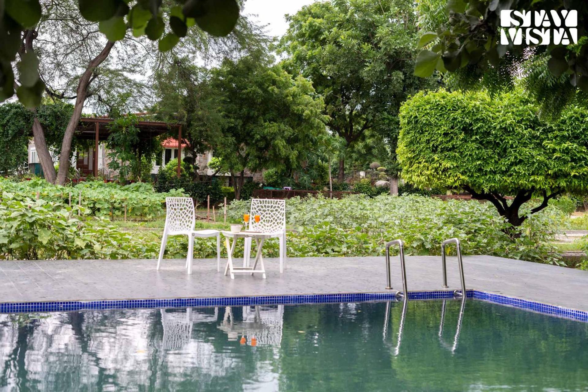 Stayvista At Idyllic Farmhouse - A Glasshouse With Outdoor Pool Gurgaon Exteriör bild